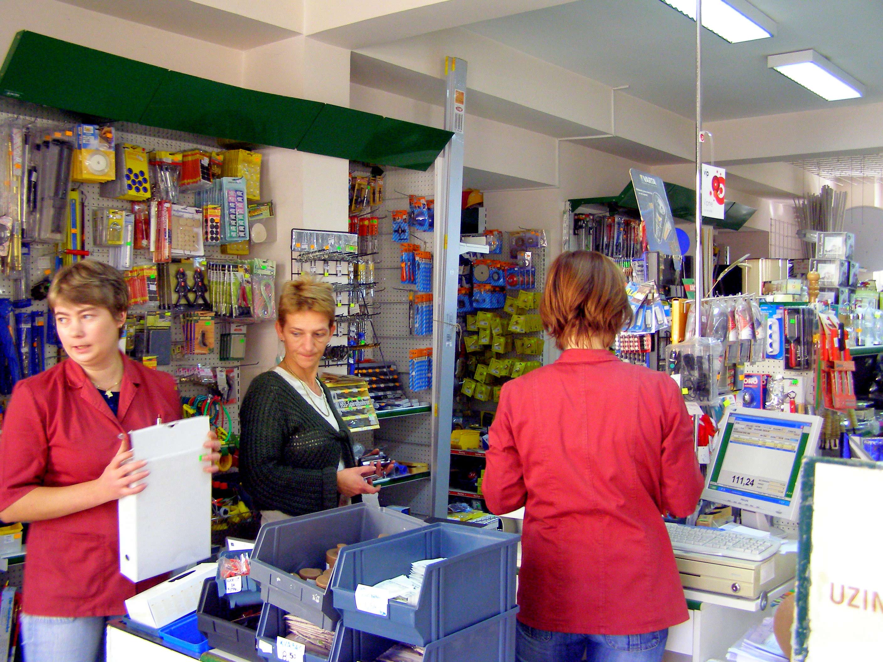 Robno materijalno poslovanje  (trgovinsko poslovanje , maloprodaja , veleprodaja , skladišta , fiskalna blagajna )